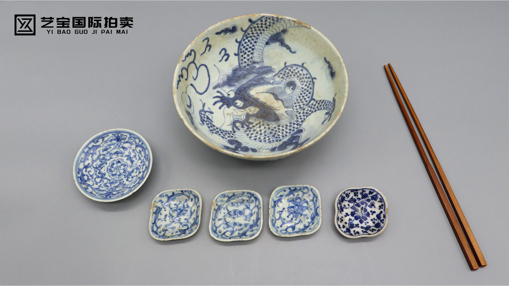 清代青花缠枝小碗组合：一器藏尽百年雅韵，三餐盛满东方诗意