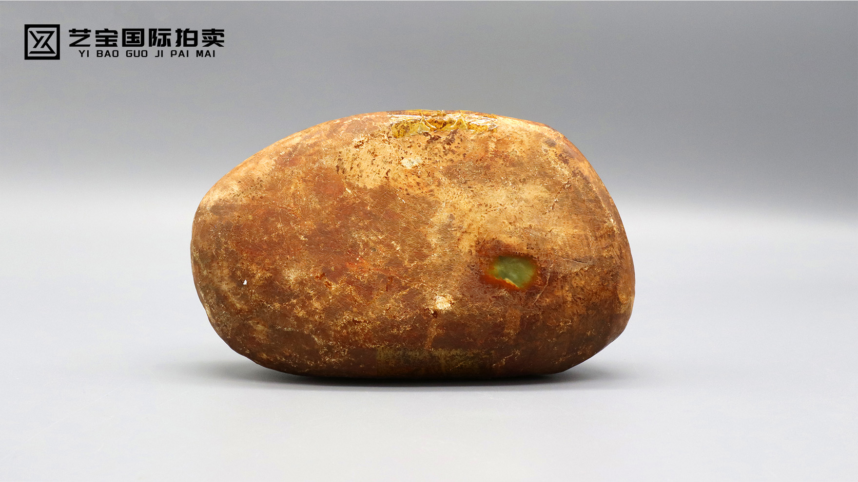 璞玉藏珍：稀世岫玉原石的文明之约，拍卖场的玉韵传奇