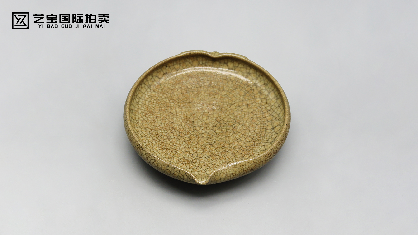 雨过天青，千年开片：一捧哥窑圆洗里的宋韵时光