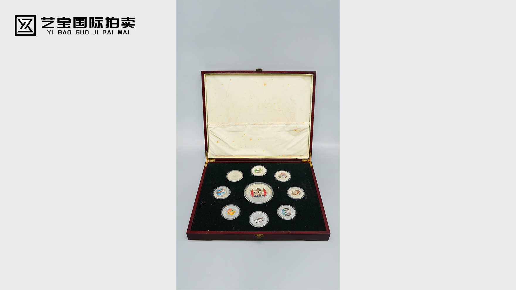 《和平之旅》纪念册：一枚跨越海峡的温暖印记