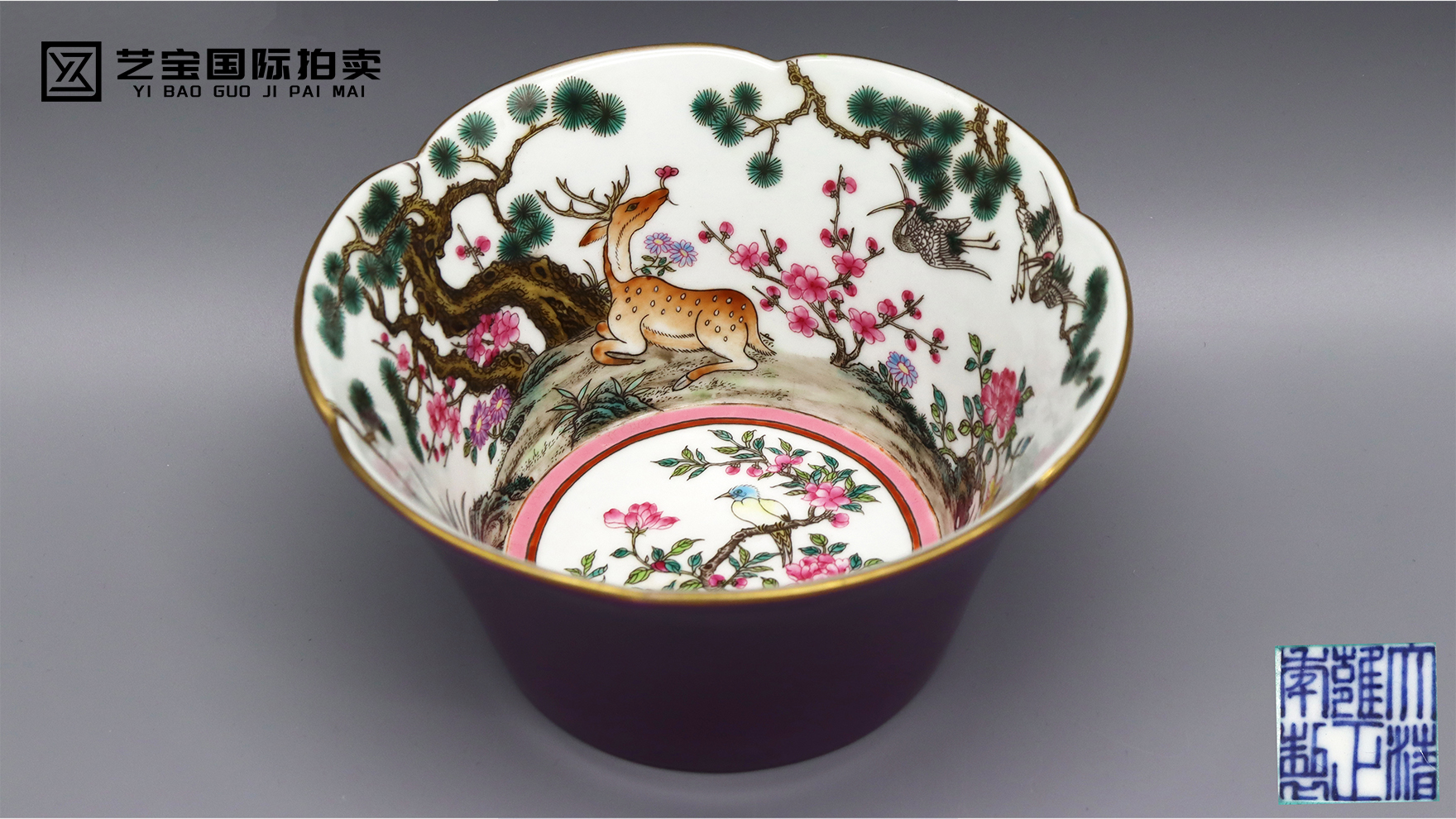 大清雍正款鹤鹿同春花口碗一对