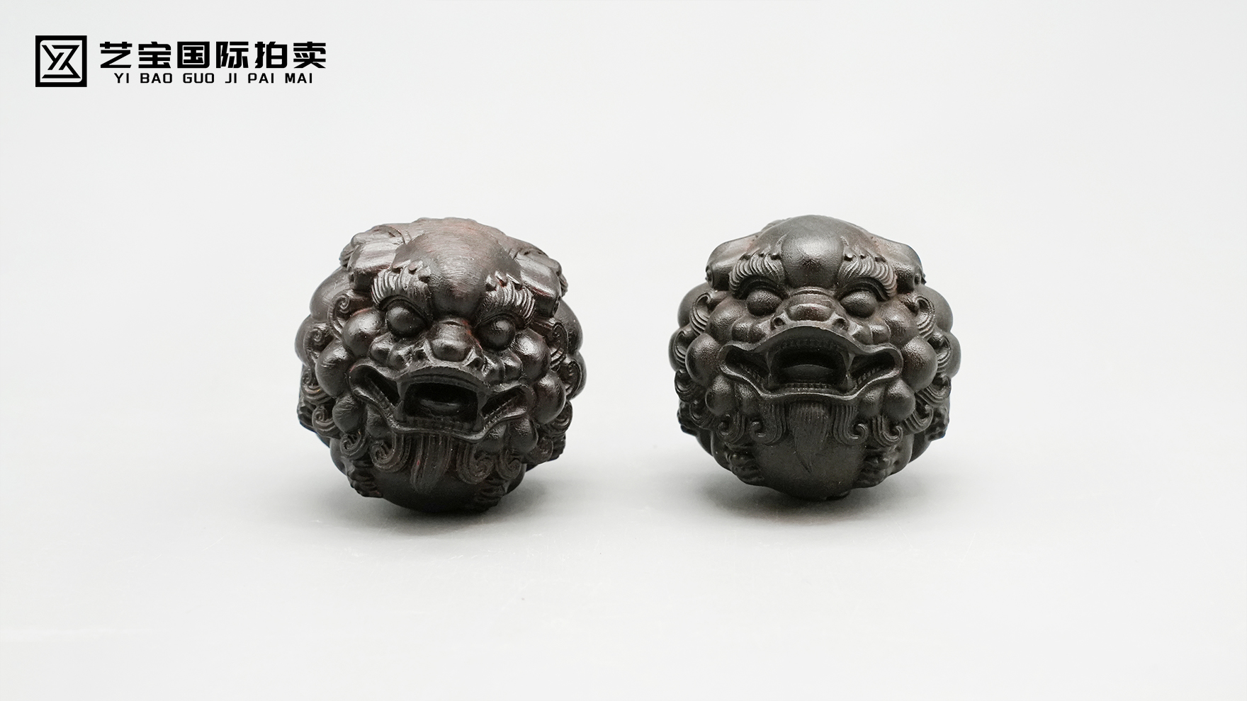 清代沉香木雕太狮少狮手球一对—方寸间的乾坤流转