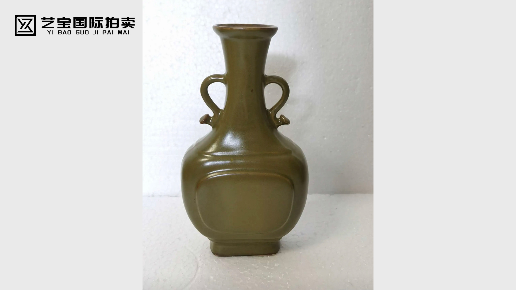 茶叶末釉双耳瓶