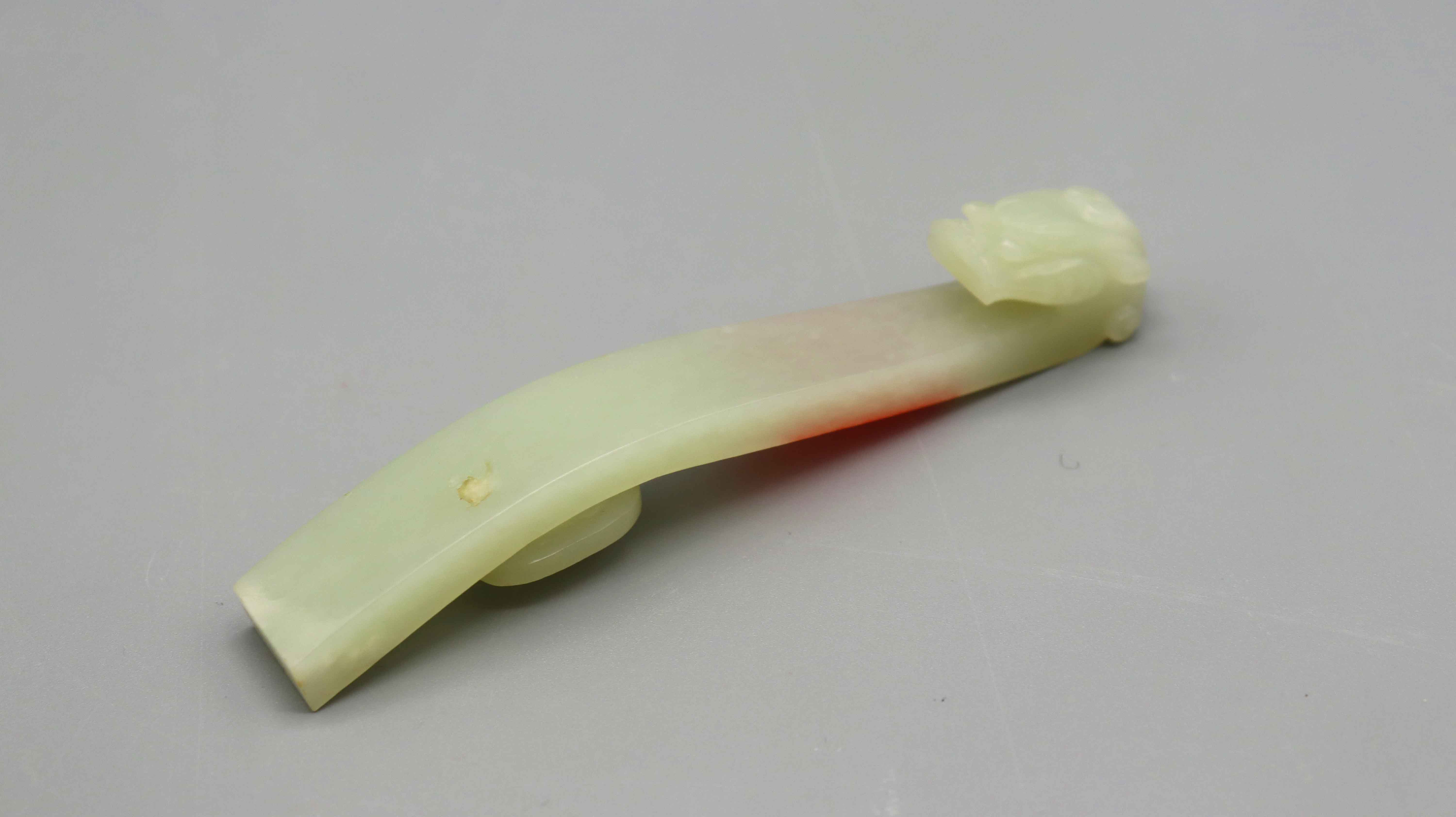 明代龙首和田玉带钩 精品场.jpg