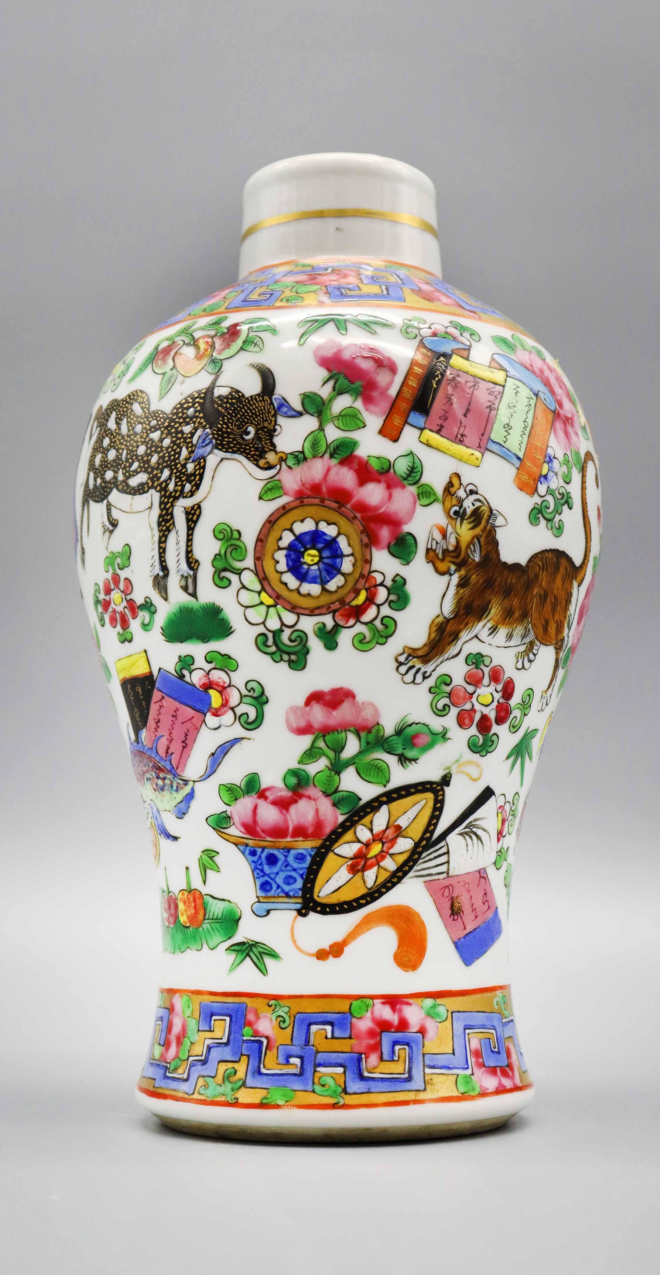 清光绪 粉彩花卉动物描金梅瓶 精品.jpg