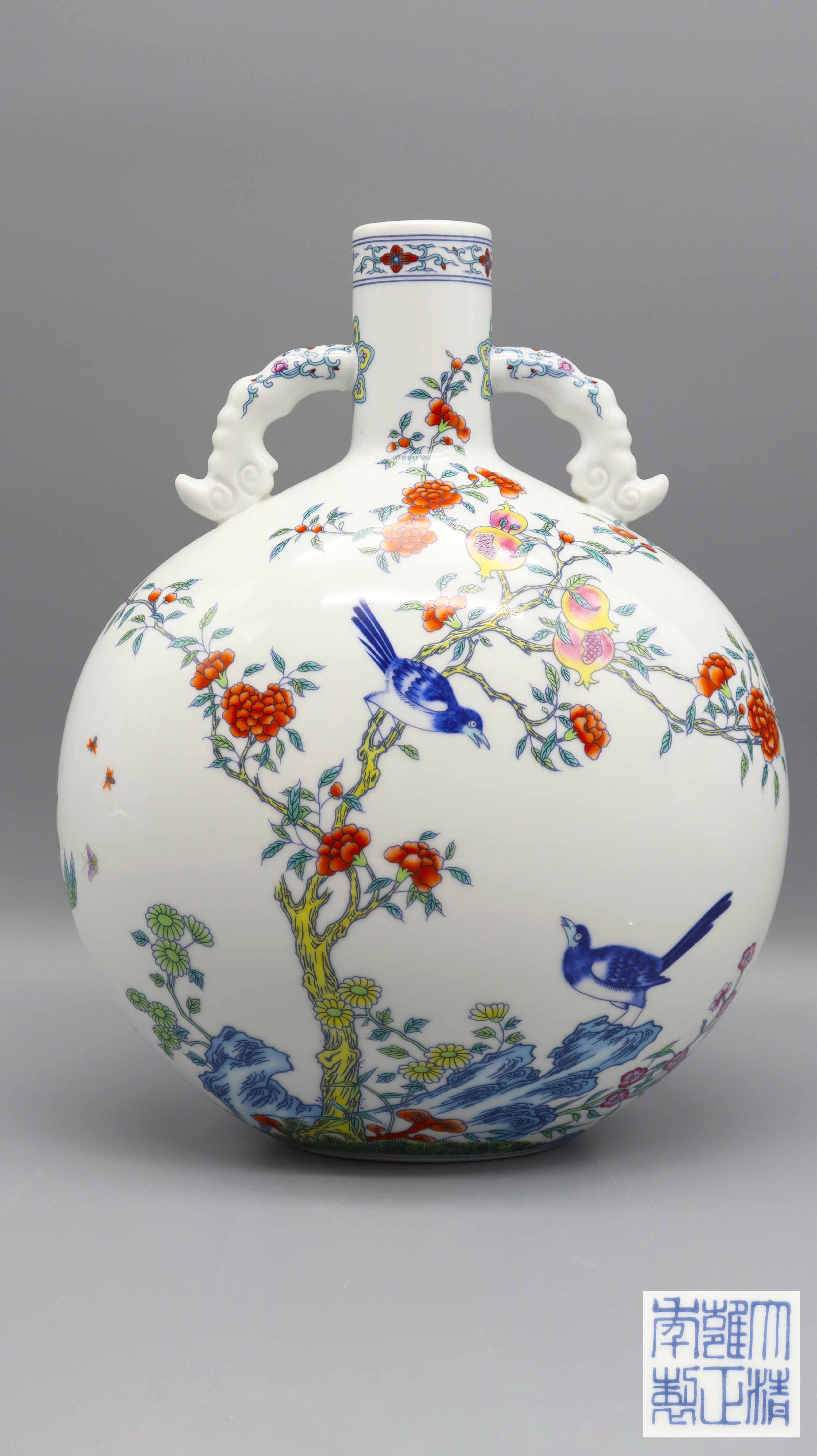 现代 崔可辉款 斗彩安喜图云耳瓶 专场.jpg