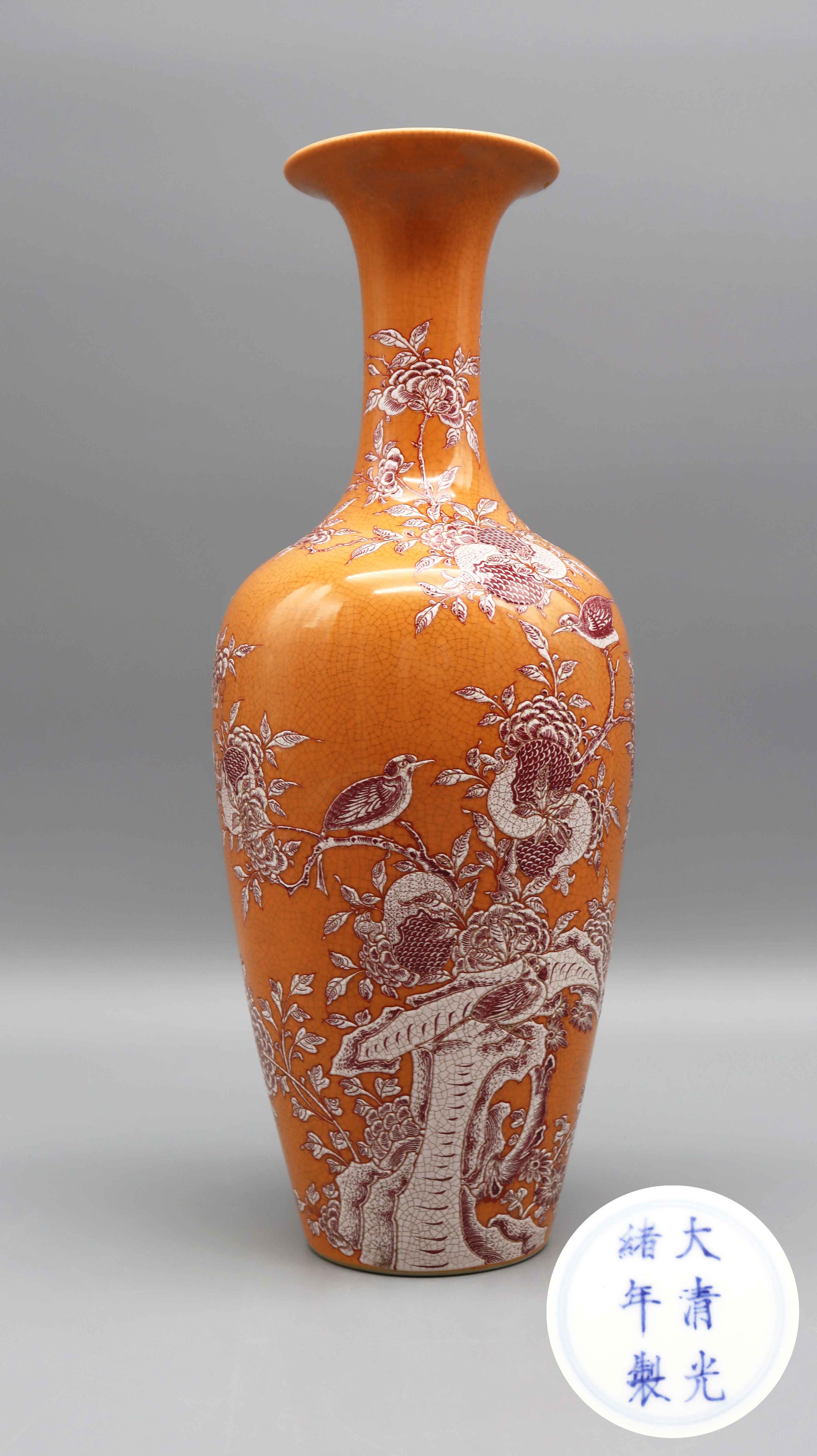 清 光绪 堆填白釉点矾红釉花果蝠蝶对鸟纹柳叶瓶 精品场.jpg