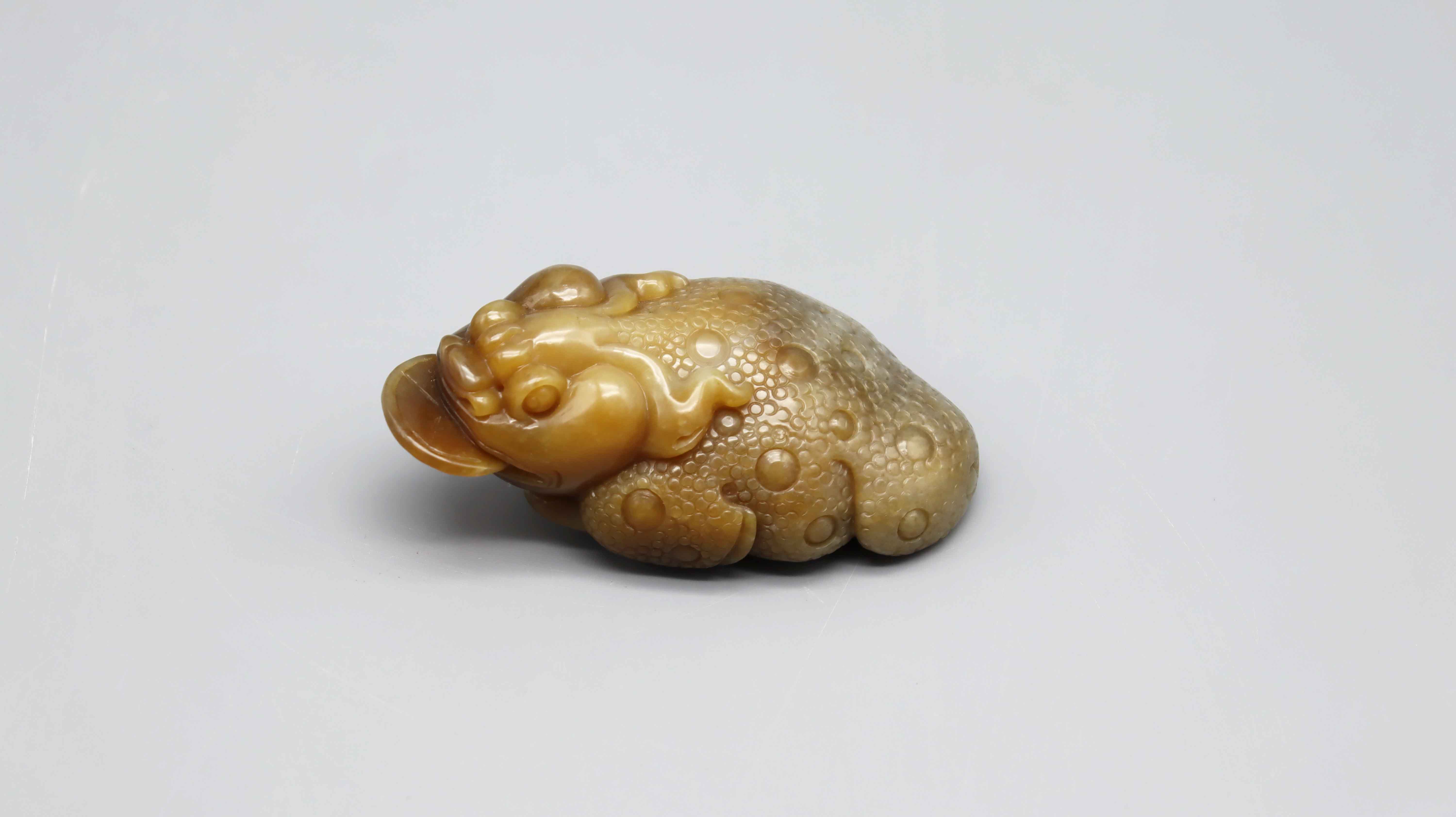 现代 和田玉雕 金蟾 精品.jpg