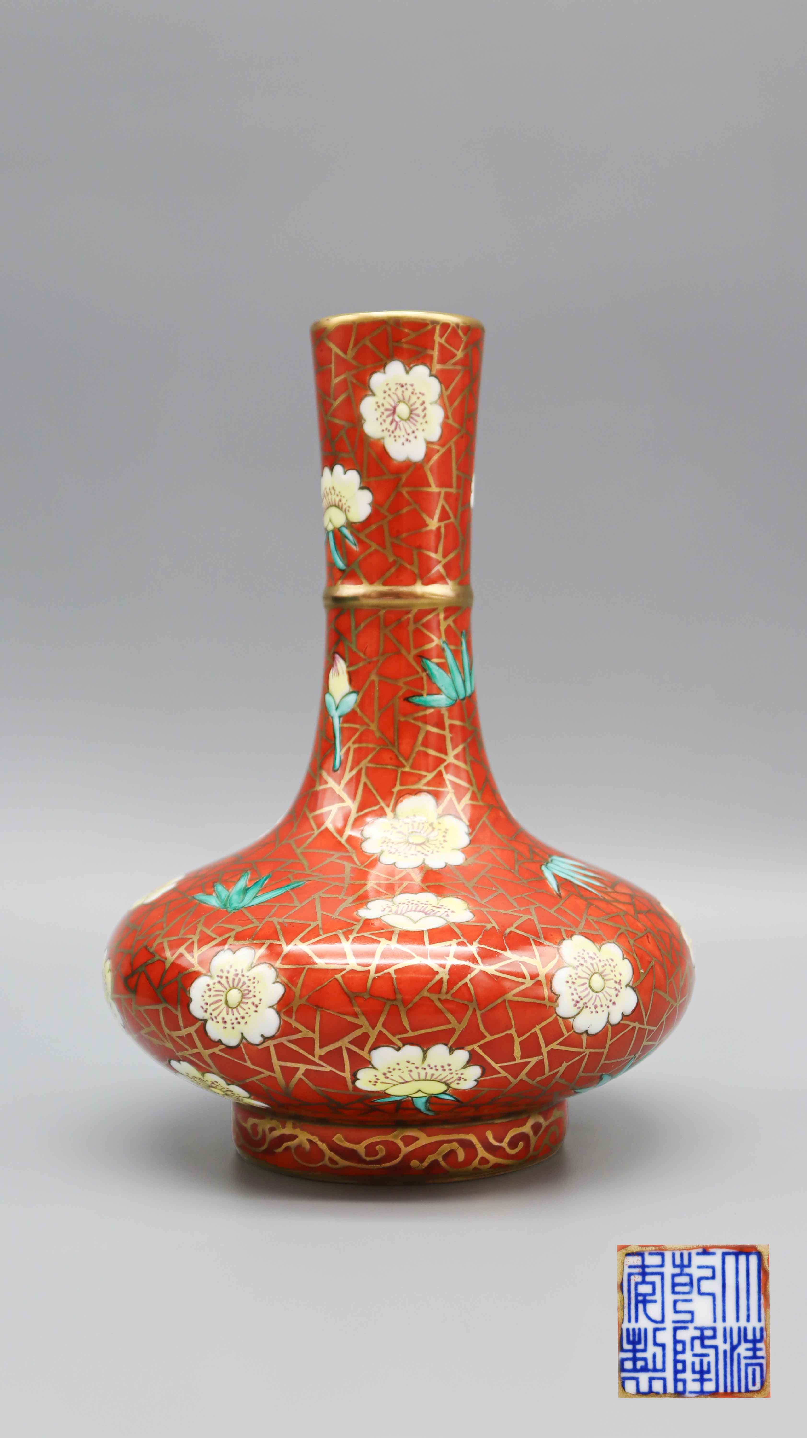 侯明喜-清珊瑚红描金花卉纹荸荠瓶-10.17.jpg