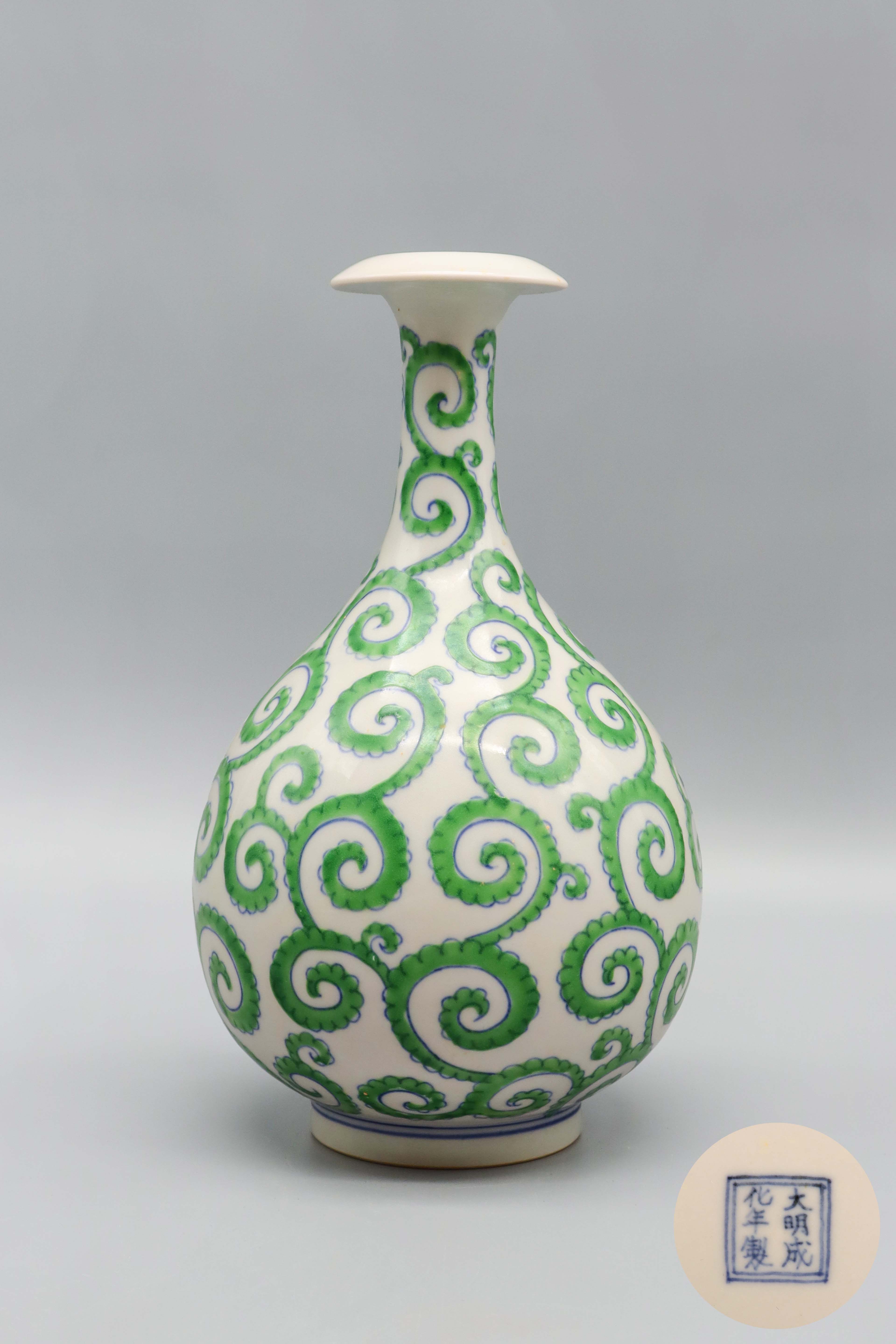 1118-明成化斗彩缠枝玉壶春瓶-王丹平.jpg