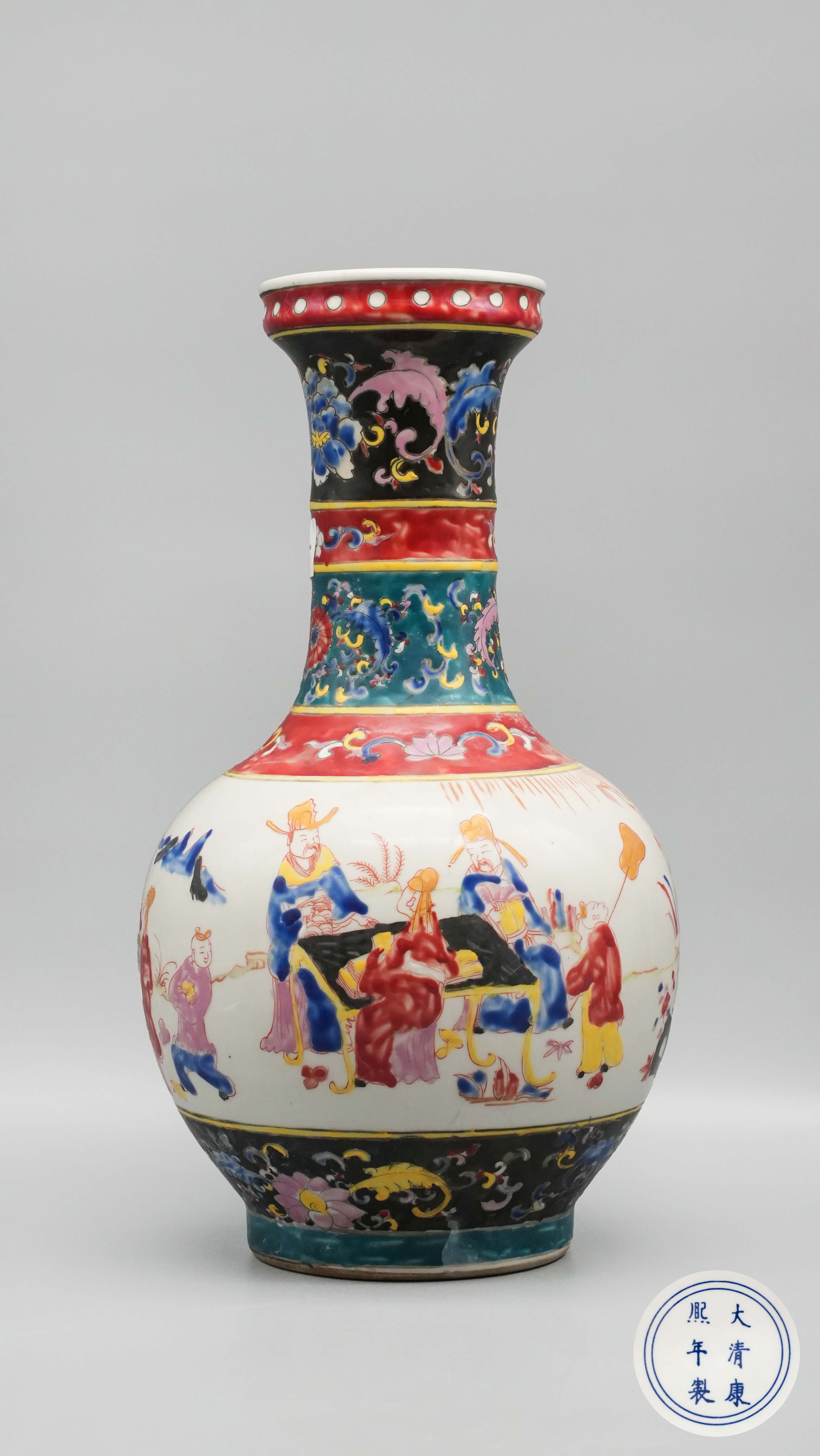 1224-清康熙五彩高士图长颈瓶-仇育新.jpg