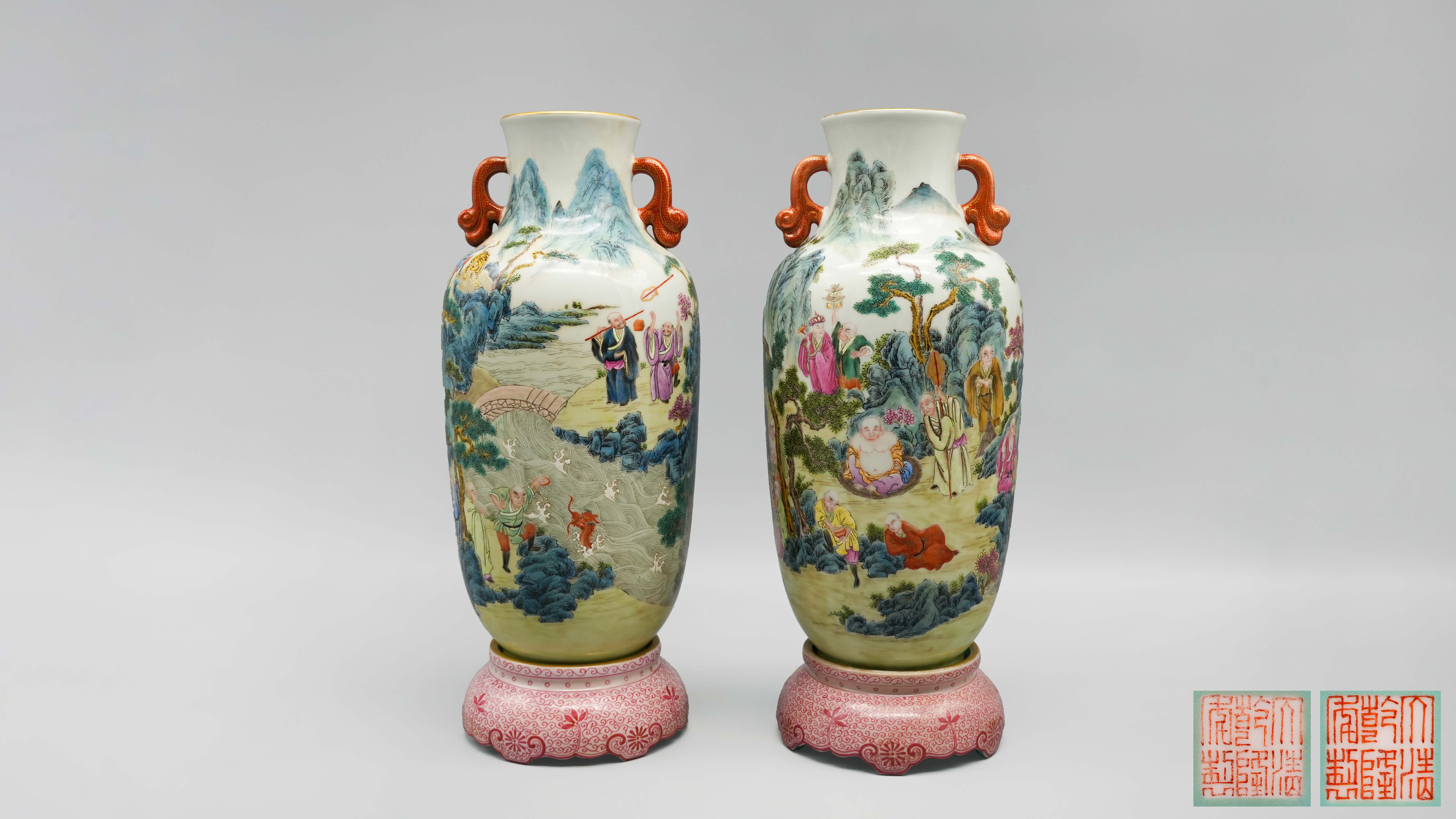 0115-乾隆粉彩群仙祝寿纹螭耳瓶带座-杨霞.jpg